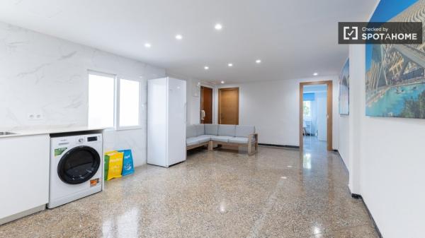 Zimmer in einer 5-Zimmer-WG in Mont-Olivet zu vermieten