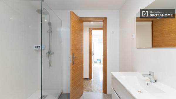 Zimmer in einer 5-Zimmer-WG in Mont-Olivet zu vermieten