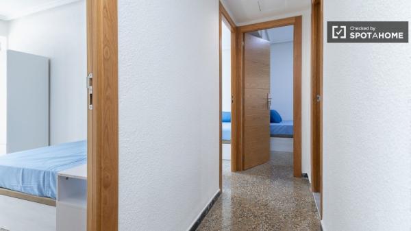 Zimmer in einer 5-Zimmer-WG in Mont-Olivet zu vermieten