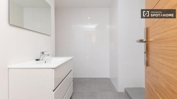 Zimmer in einer 5-Zimmer-WG in Mont-Olivet zu vermieten