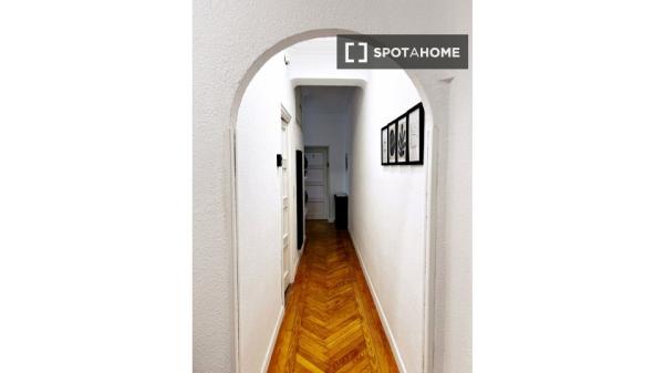 Habitación compartida de 6 habitaciones en alquiler en Fuente del Berro