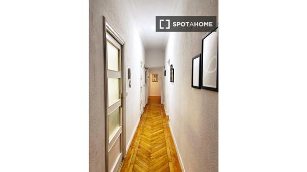 Habitación compartida de 6 habitaciones en alquiler en Fuente del Berro