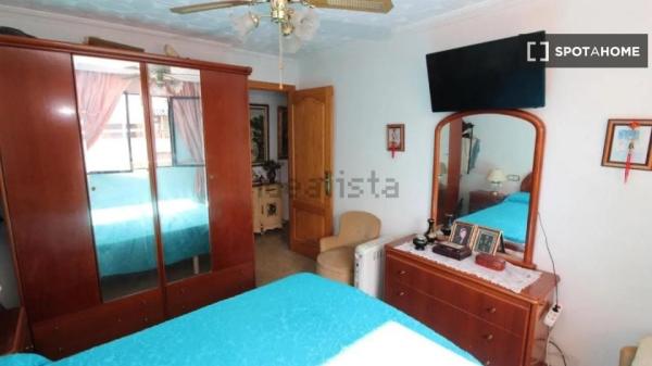 Chambre dans un appartement partagé à Palma