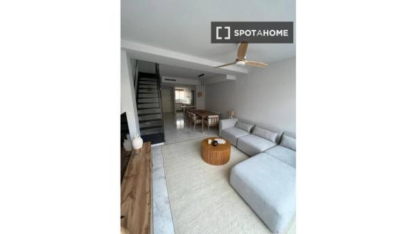 Apartamento de 3 dormitorios en alquiler en Jávea, Alicante