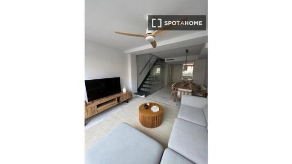 Apartamento de 3 dormitorios en alquiler en Jávea, Alicante