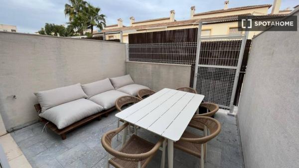 Apartamento de 3 dormitorios en alquiler en Jávea, Alicante