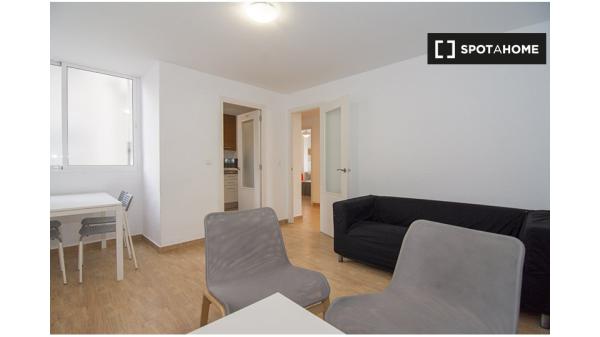 Dobry pokój w 3-pokojowym apartamencie El Pla del Real, Valencia