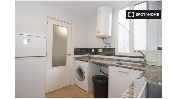 Dobry pokój w 3-pokojowym apartamencie El Pla del Real, Valencia