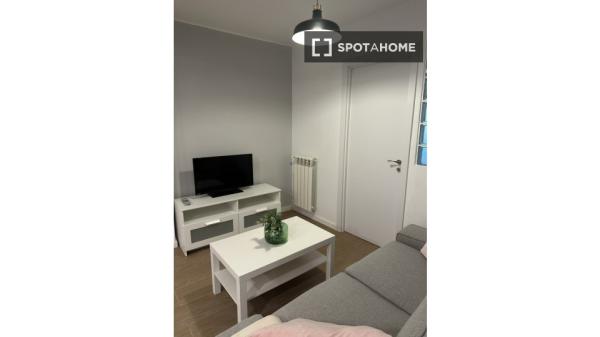 Habitación en piso compartido de 4 habitaciones en alquiler en Aluche, Madrid