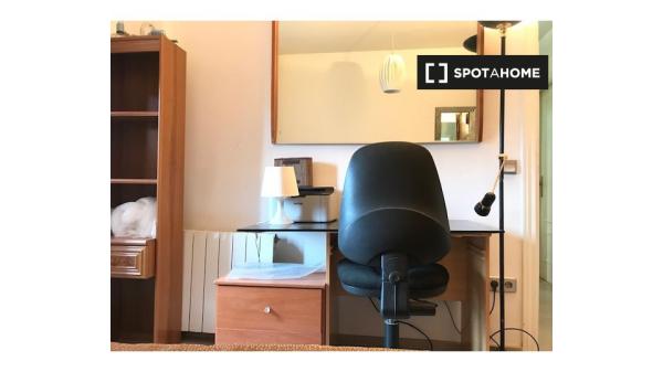 Se alquila habitación en piso de 3 dormitorios en Leganés, Madrid