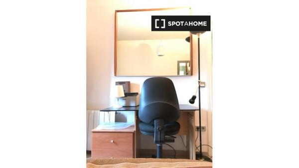 Se alquila habitación en piso de 3 dormitorios en Leganés, Madrid