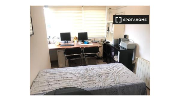 Se alquila habitación en piso de 3 dormitorios en Leganés, Madrid