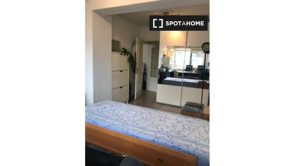 Se alquila habitación en piso de 3 dormitorios en Leganés, Madrid