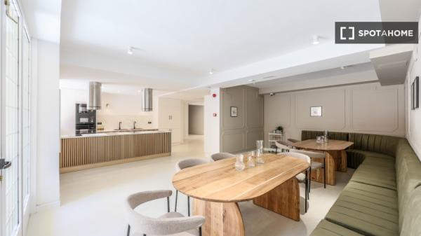 Vivienda en alquiler en Valdemarín, Madrid, 10 habitaciones
