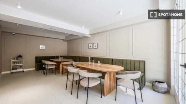 Vivienda en alquiler en Valdemarín, Madrid, 10 habitaciones