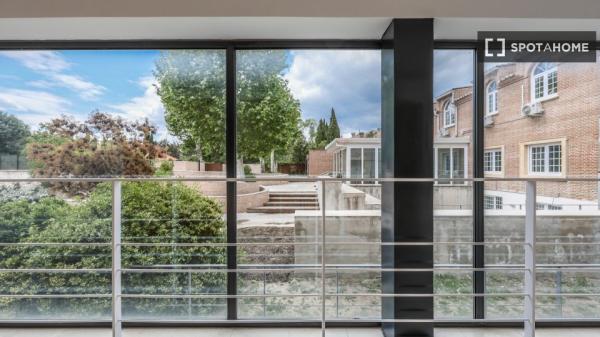 Vivienda en alquiler en Valdemarín, Madrid, 10 habitaciones