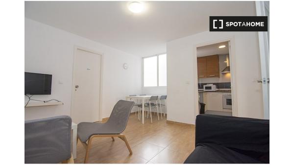 Amplia habitación en el apartamento de 3 dormitorios El Pla del Real, Valencia