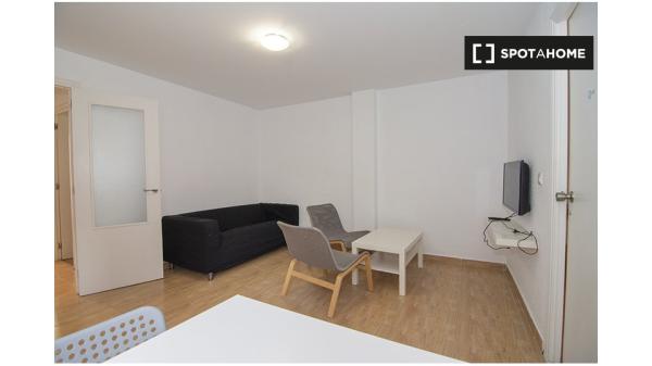 Amplia habitación en el apartamento de 3 dormitorios El Pla del Real, Valencia