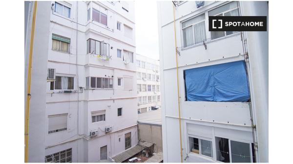 Amplia habitación en el apartamento de 3 dormitorios El Pla del Real, Valencia