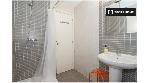 Amplia habitación en el apartamento de 3 dormitorios El Pla del Real, Valencia