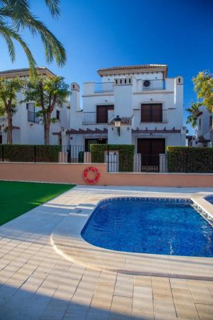 Chalet pareado en avenida Antonio Pedrera Soler, 53