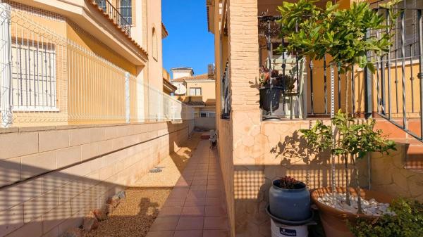 Casa independiente en calle Italia