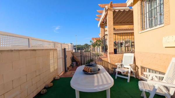 Casa independiente en calle Italia