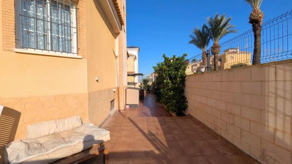 Casa independiente en calle Italia