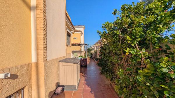 Casa independiente en calle Italia