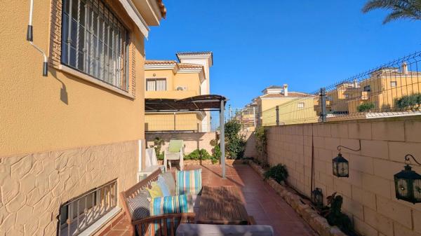 Casa independiente en calle Italia