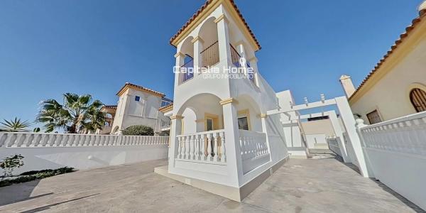 Casa independiente en calle Países Bajos