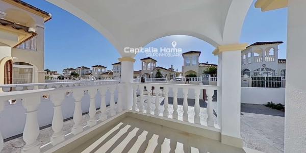 Casa independiente en calle Países Bajos