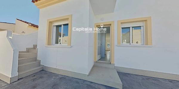 Casa independiente en calle Países Bajos