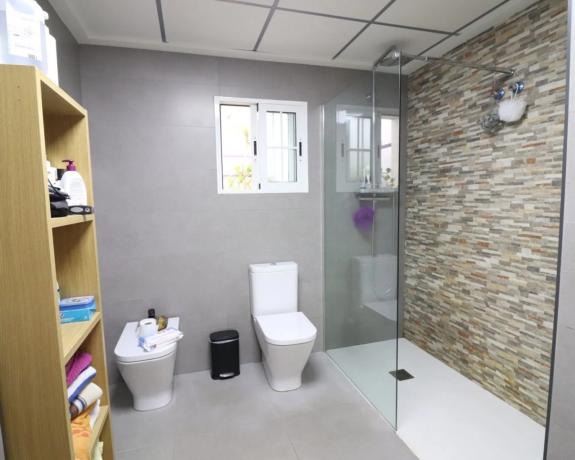 Casa independiente en via Azarbe Viñas s/n