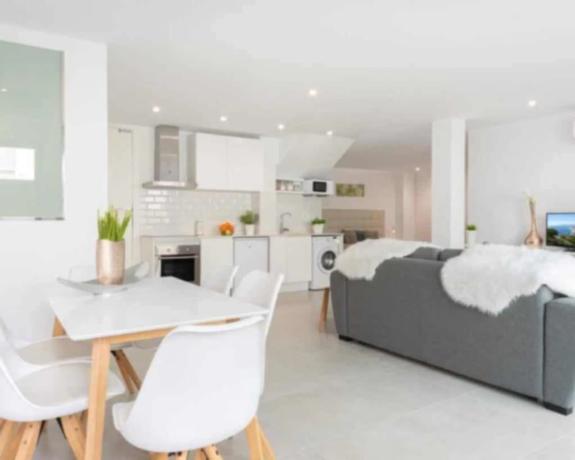 Casa independiente en calle Infanta Cristina, 38