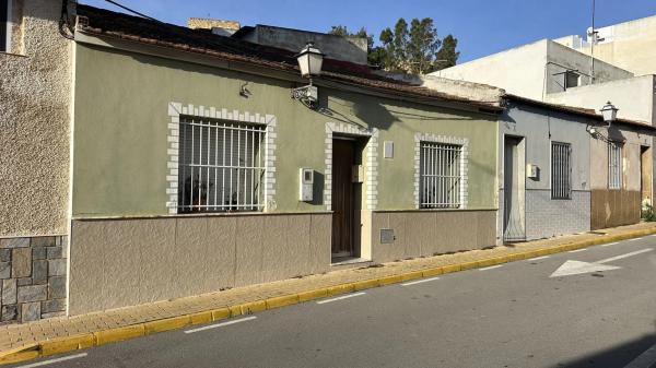 Chalet adosado en calle Castell