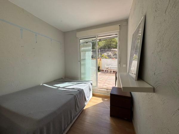 Chalet adosado en Charmigt radhus i två plan med terrasser och balkong s/n