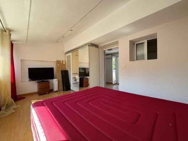 Chalet adosado en Charmigt radhus i två plan med terrasser och balkong s/n