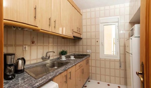 Piso en Charmig lägenhet bara ett stenkast från stranden s/n