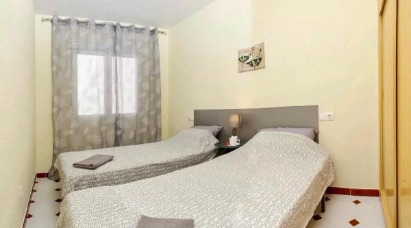 Piso en Charmig lägenhet bara ett stenkast från stranden s/n