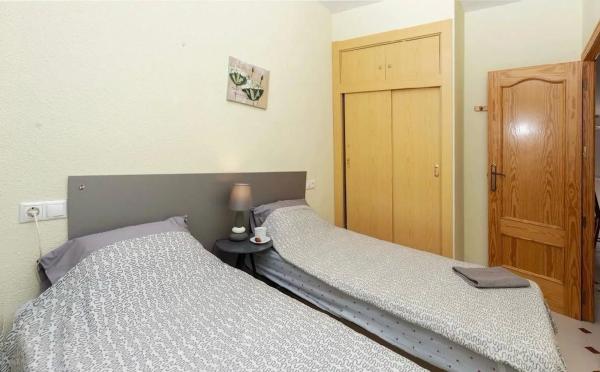 Piso en Charmig lägenhet bara ett stenkast från stranden s/n