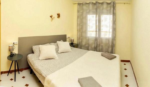 Piso en Charmig lägenhet bara ett stenkast från stranden s/n