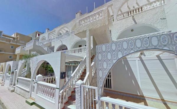 Piso en Charmig lägenhet bara ett stenkast från stranden s/n