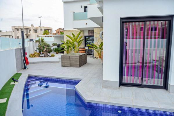 Chalet adosado en calle la Herrada