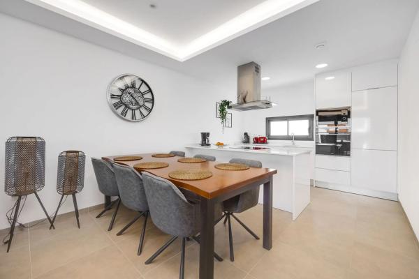 Chalet pareado en calle Los Miras, 6