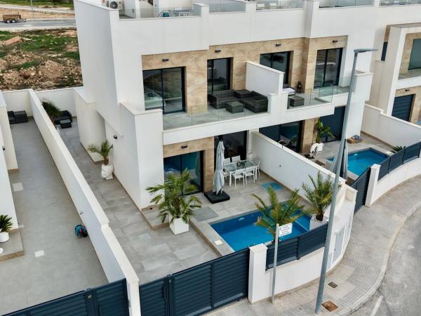 Chalet pareado en calle Los Miras, 6