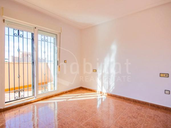 Chalet adosado en calle Amapola, 6