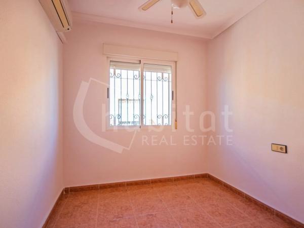 Chalet adosado en calle Amapola, 6