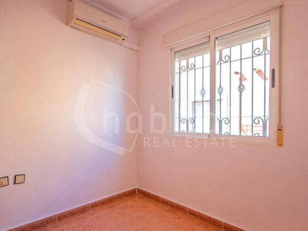 Chalet adosado en calle Amapola, 6