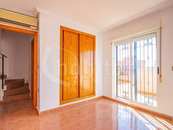 Chalet adosado en calle Amapola, 6